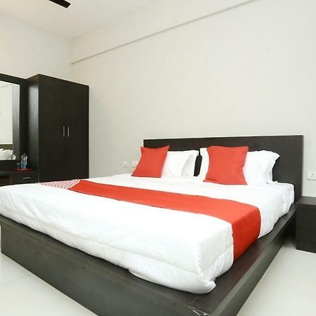 Готель Oyo 12978 Igloo Residency Витірі Екстер'єр фото
