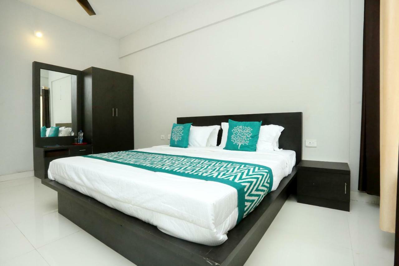 Готель Oyo 12978 Igloo Residency Витірі Екстер'єр фото